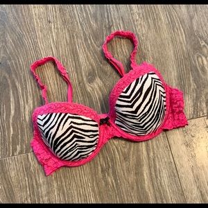 VS PINK Bra size 36B